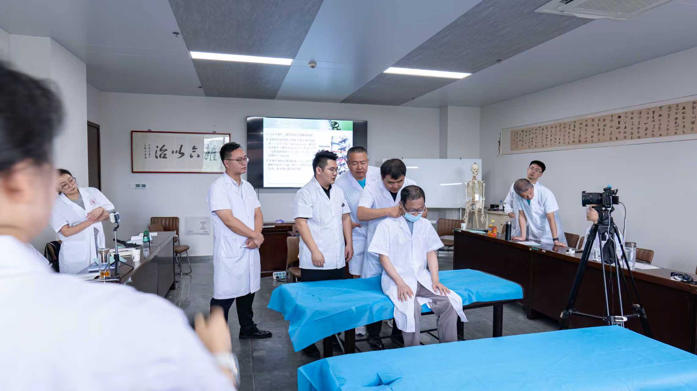 全國(guó)新中醫(yī)診療體系第47屆康復(fù)評(píng)估輕手法正骨培訓(xùn)班圓滿結(jié)業(yè)！
