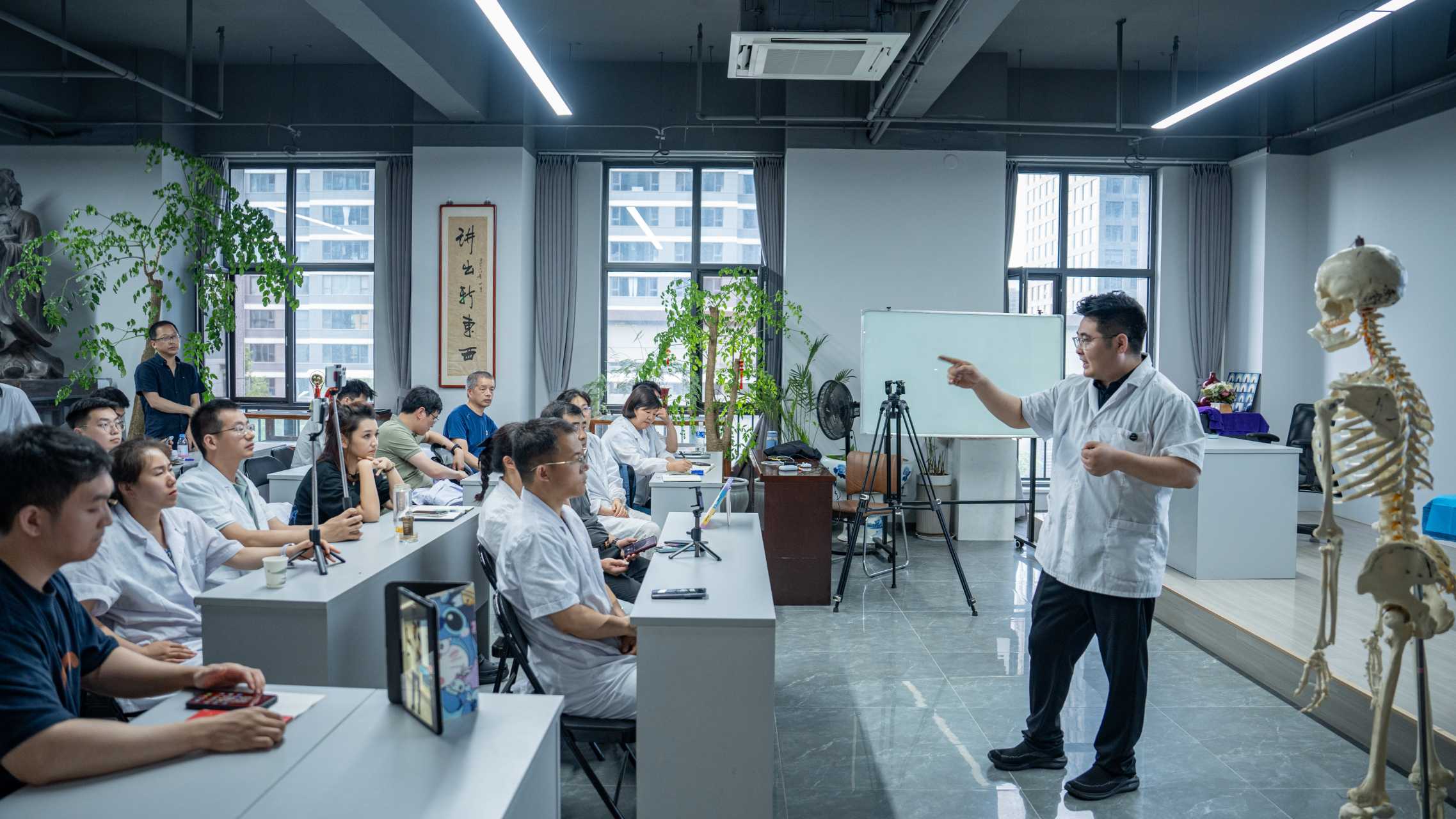 全國(guó)新中醫(yī)診療體系第47屆康復(fù)評(píng)估輕手法正骨培訓(xùn)班圓滿結(jié)業(yè)！