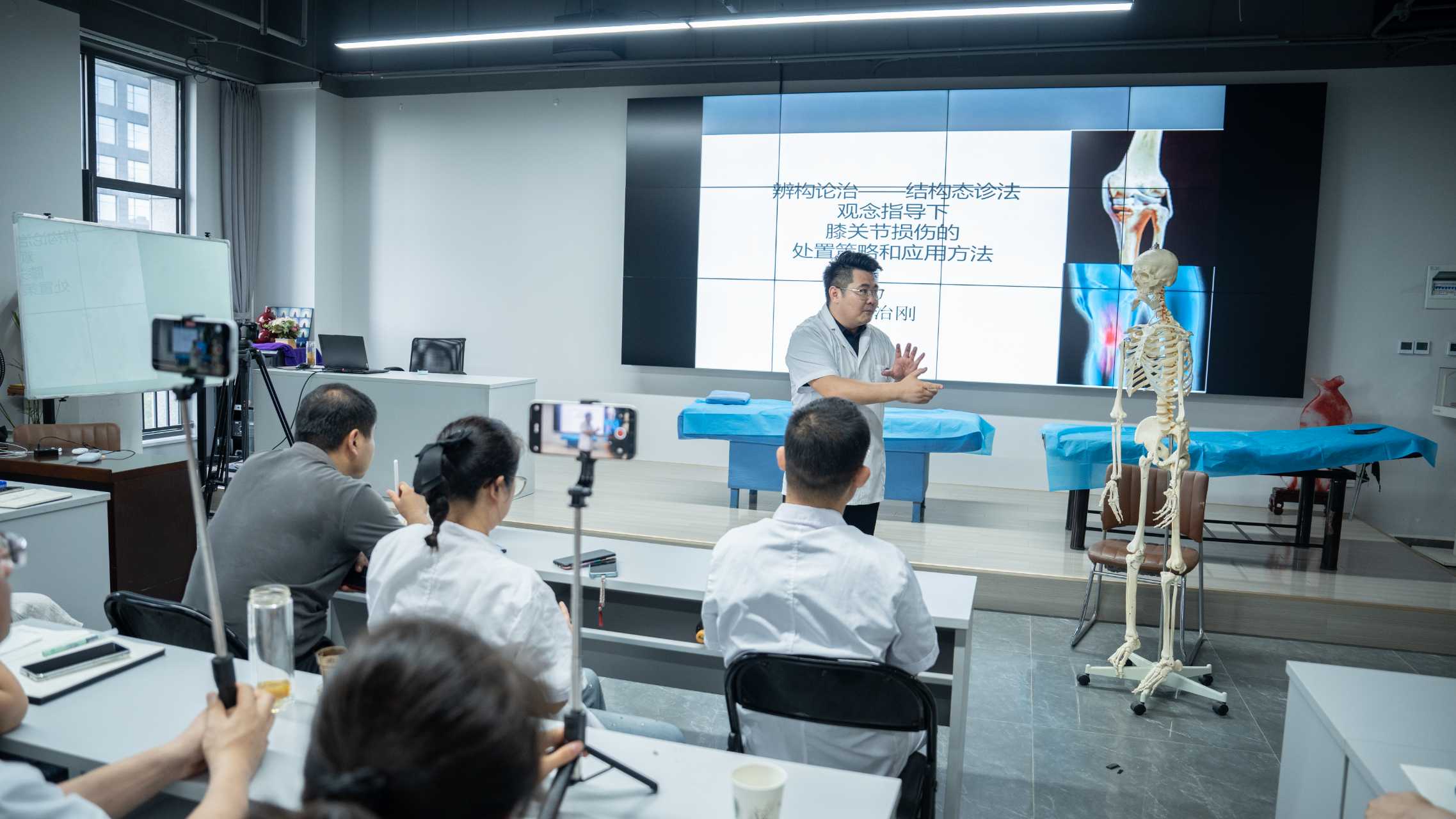 全國(guó)新中醫(yī)診療體系第47屆康復(fù)評(píng)估輕手法正骨培訓(xùn)班圓滿結(jié)業(yè)！