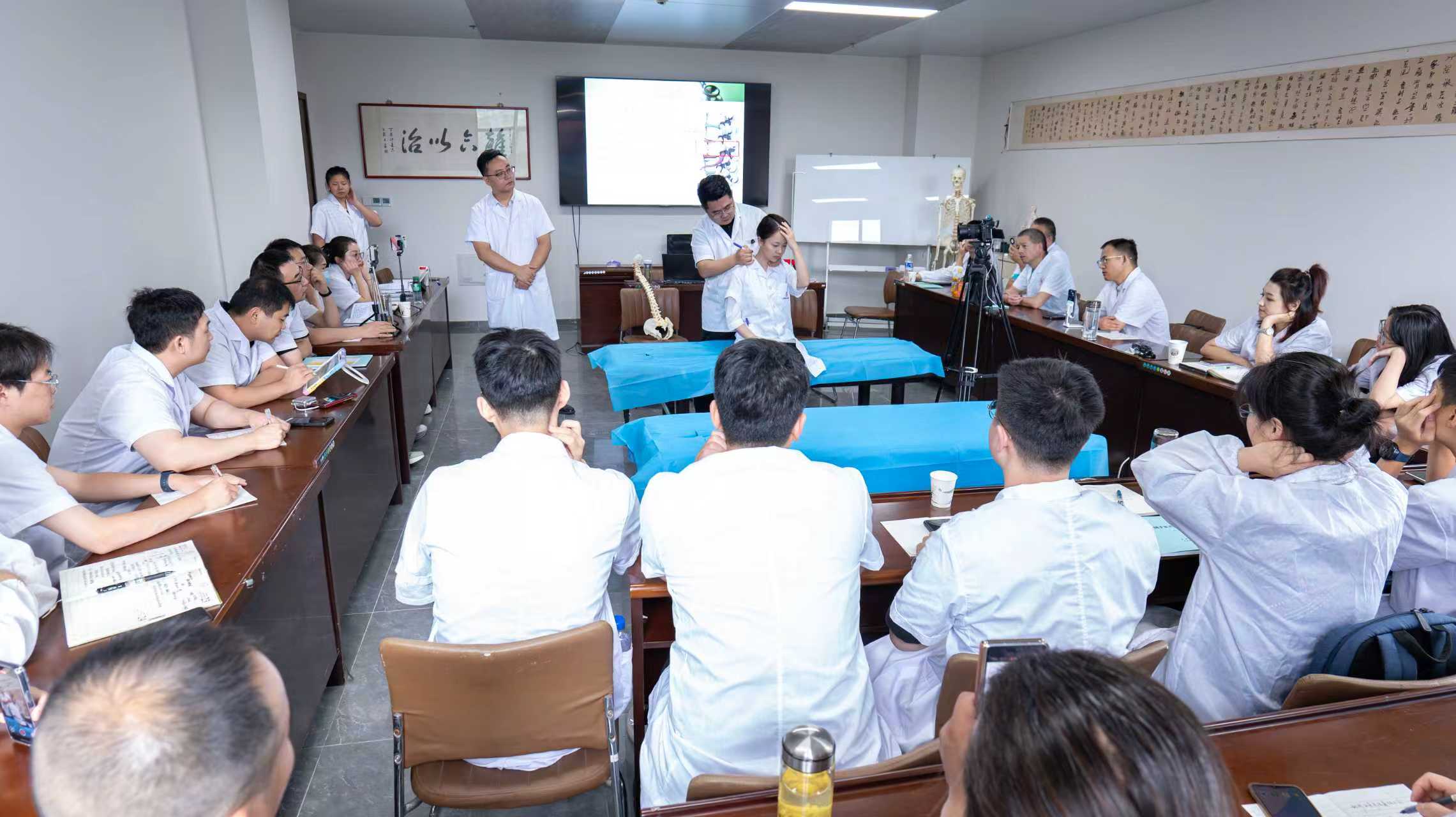 全國(guó)新中醫(yī)診療體系第47屆康復(fù)評(píng)估輕手法正骨培訓(xùn)班圓滿結(jié)業(yè)！